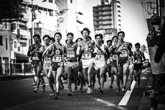 马拉松日本选手故事_马拉松日本人夺冠_马拉松接力 日本